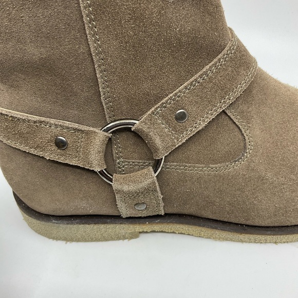 Walk London Hornchurch Stirrup Suede Ankle Boots - Picture 8 of 8